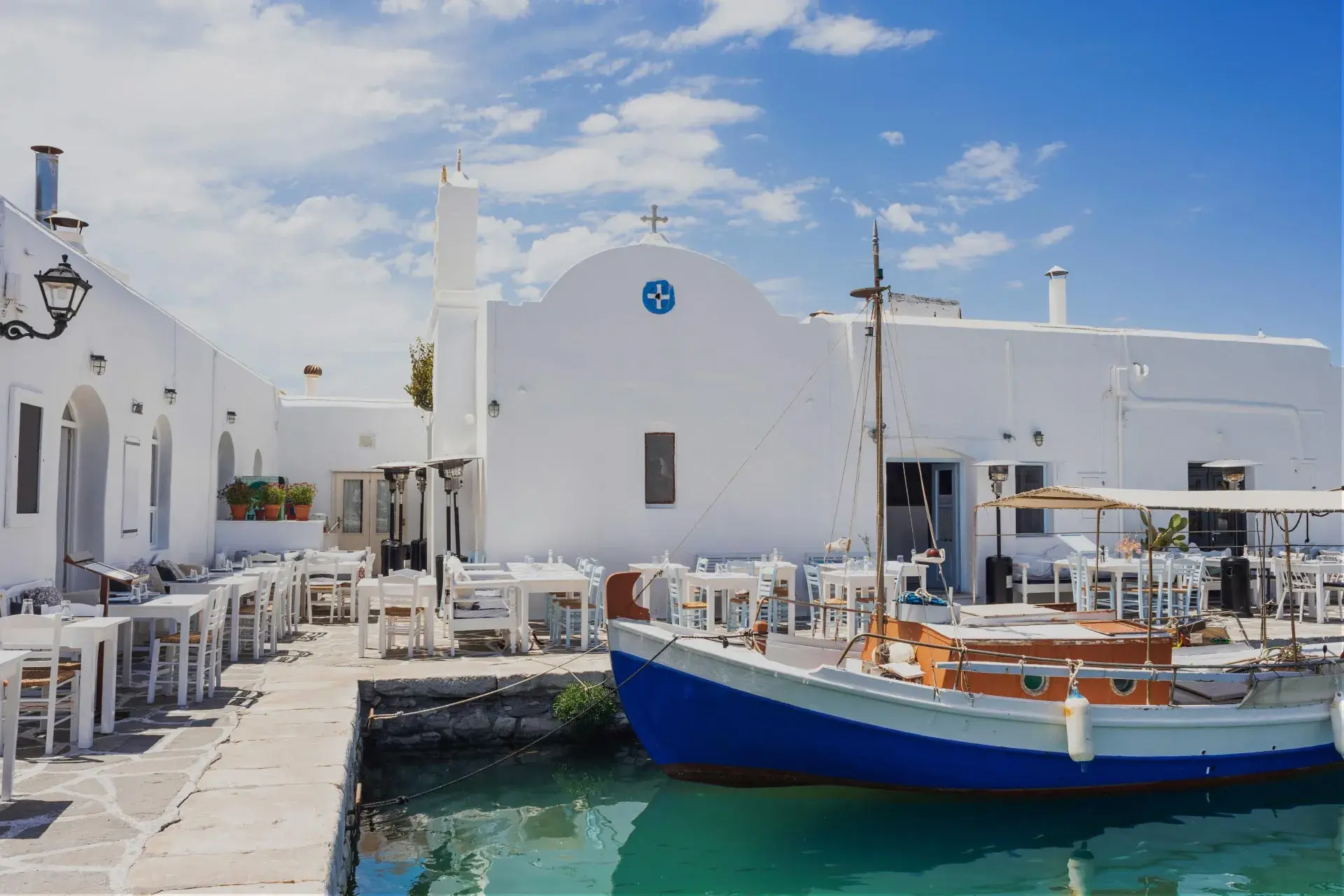 A tranquil oasis minutes from Naousa's vibrant life